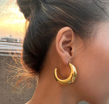 Load image into Gallery viewer, So Smooth Earrings
