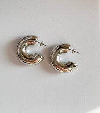 Load image into Gallery viewer, Mini Chunky Hoops
