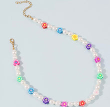 Load image into Gallery viewer, Flower Pearl Necklace
