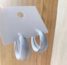 Load image into Gallery viewer, Aruba Hoops
