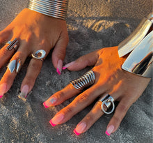Load image into Gallery viewer, Knuckle Ring
