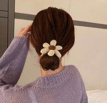 Load image into Gallery viewer, Flower Scrunchy Set
