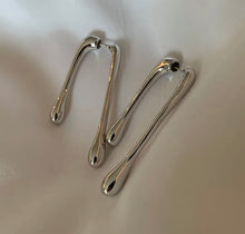 Load image into Gallery viewer, Drip Earrings

