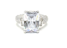 Load image into Gallery viewer, Queen Ring
