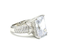 Load image into Gallery viewer, Queen Ring
