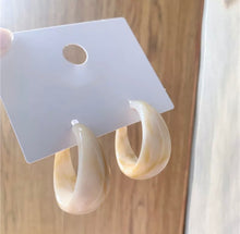 Load image into Gallery viewer, Aruba Hoops
